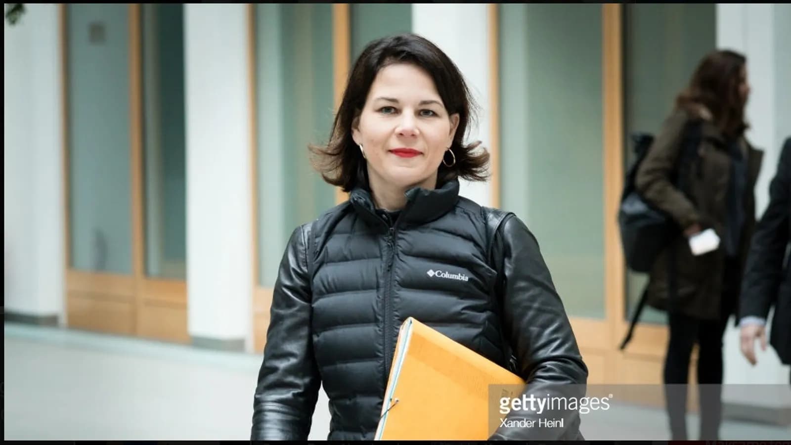 Saksa rohelised: ekskantsler Schröder istus Putini ametisse vannutamisel esireas nagu klaköör